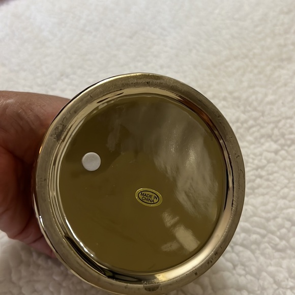 Small Gold Decorative Vase - Picture 4 of 4